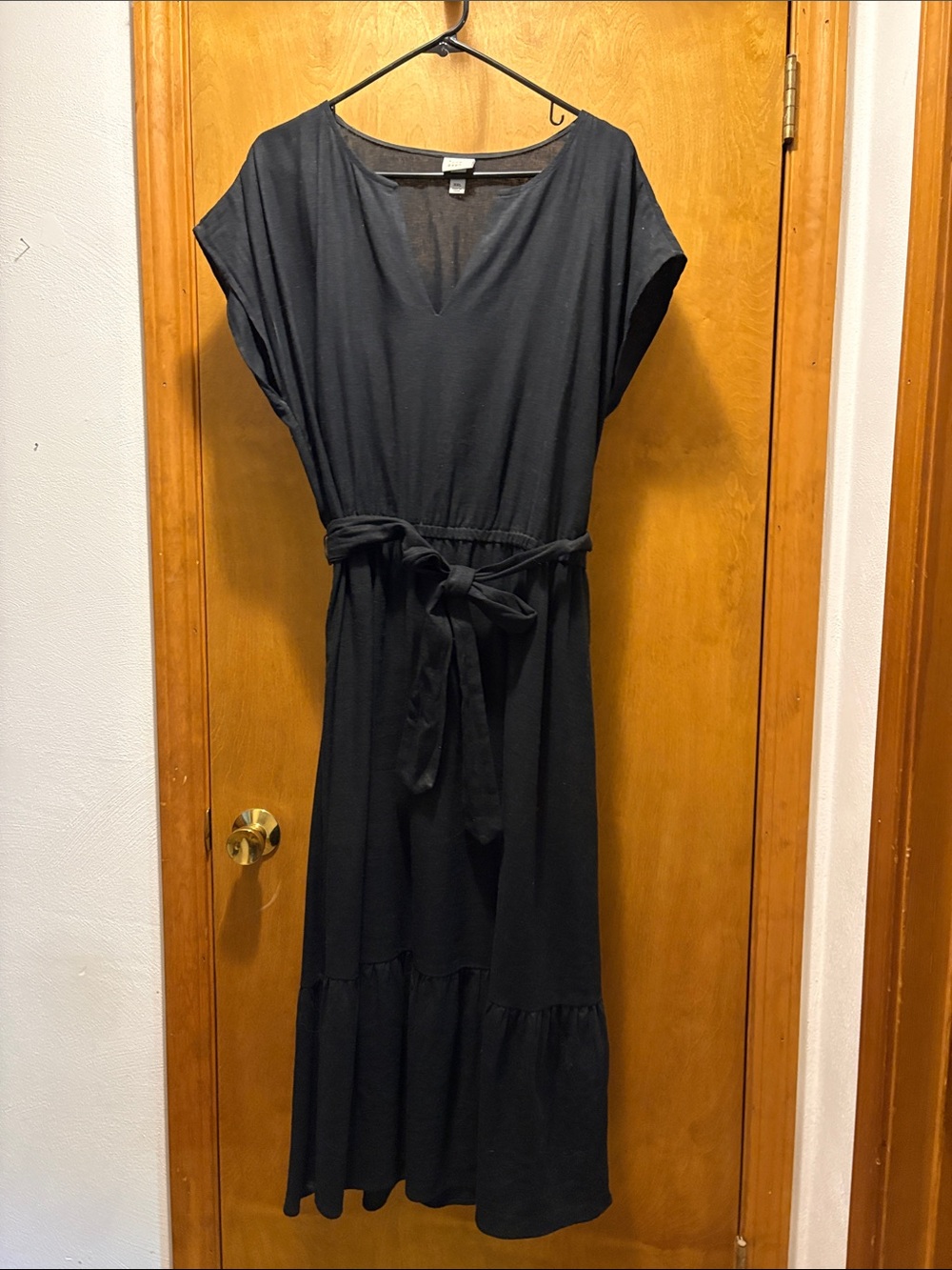 Women's Black V-Neck Tie-Waist Maxi Dress